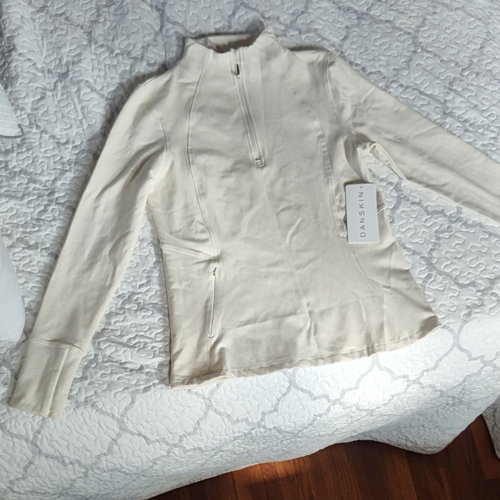 Danskin Women's Long Sleeve Cream Tee